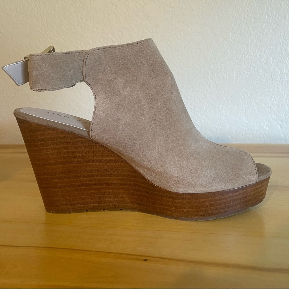 Kenneth Cole Women’s 10M Octavia Ankle Wedge Beige Suede Leather Peep Toe - Picture 3 of 9